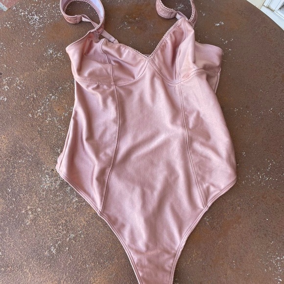 Our from under Pink corset bodysuit sz m - Picture 2 of 4